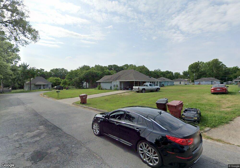 611 Oldham St, Bonham, TX 75418 - photo 1