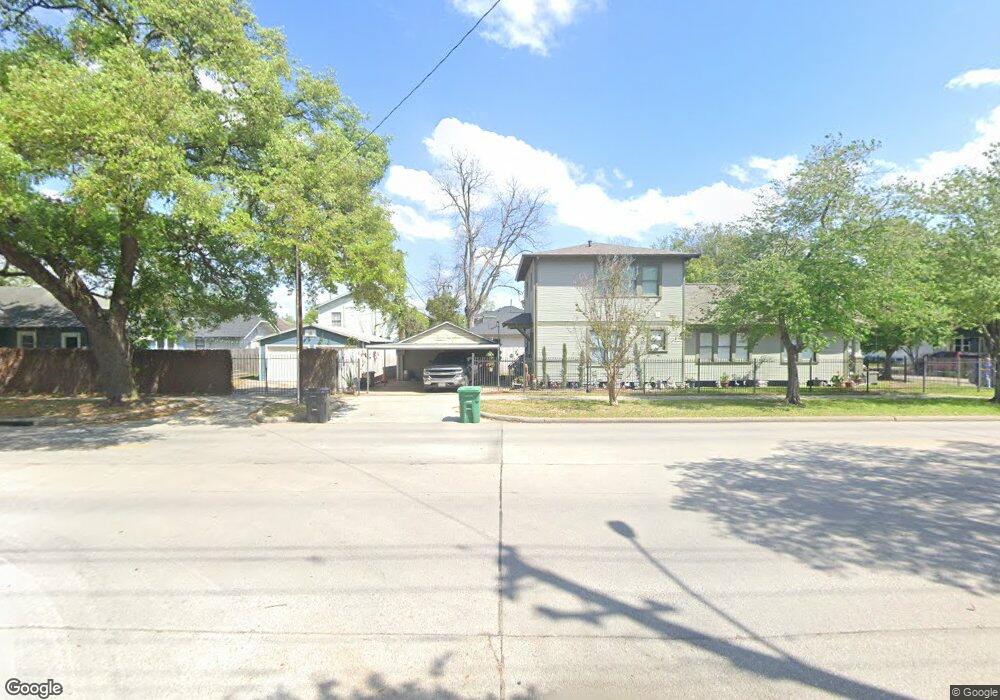 1111 E 18th St, Houston, TX 77008 - photo 1