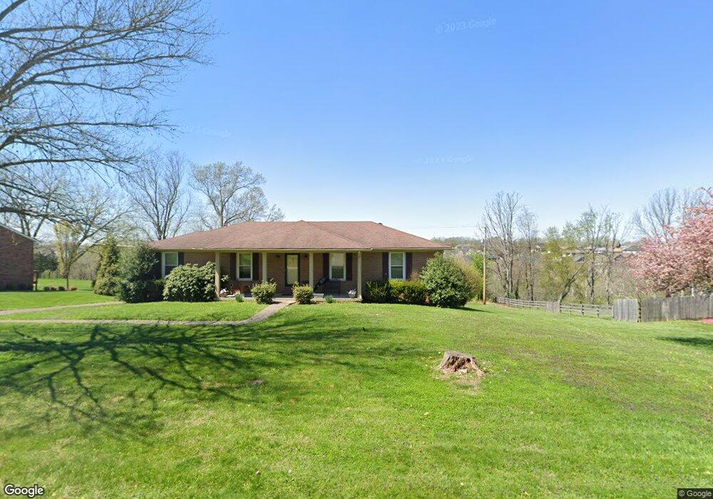 212 Farmbrook Cir, Frankfort, KY 40601 - photo 1