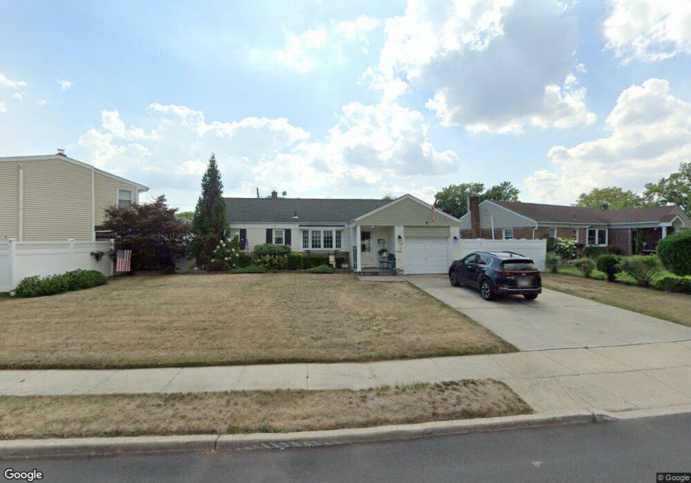 709 Cypress Dr, Franklin Square, NY 11010 - photo 1