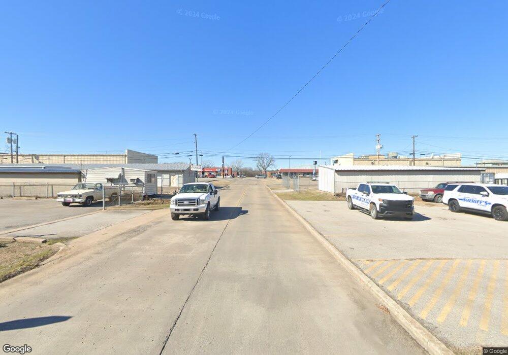 510 W Claremore St, Claremore, OK 74017 - photo 1