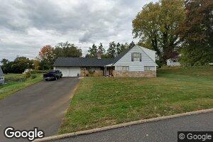 29 Foxglove Rd, Levittown, PA 19056