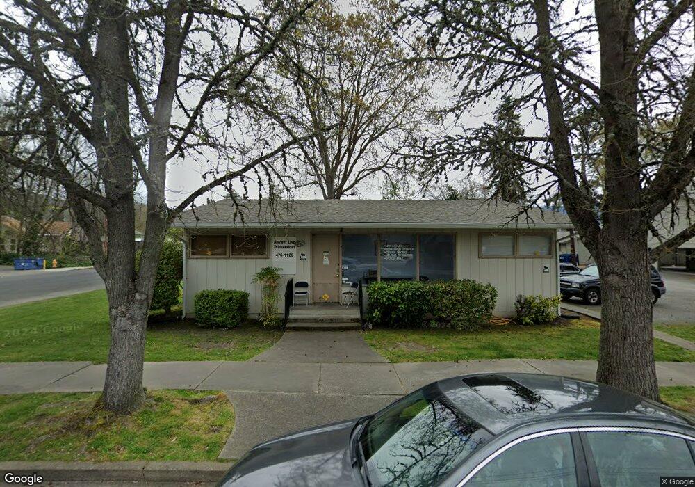 515 NE 8th St, Grants Pass, OR 97526 - photo 1