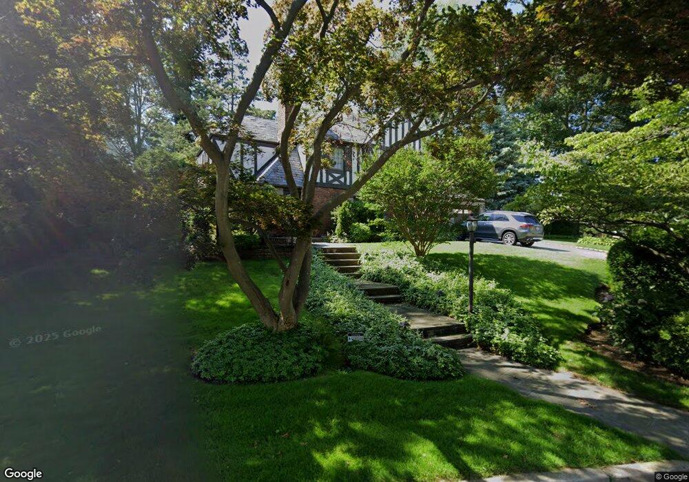 41 Rockywood Rd, Manhasset, NY 11030 - photo 1