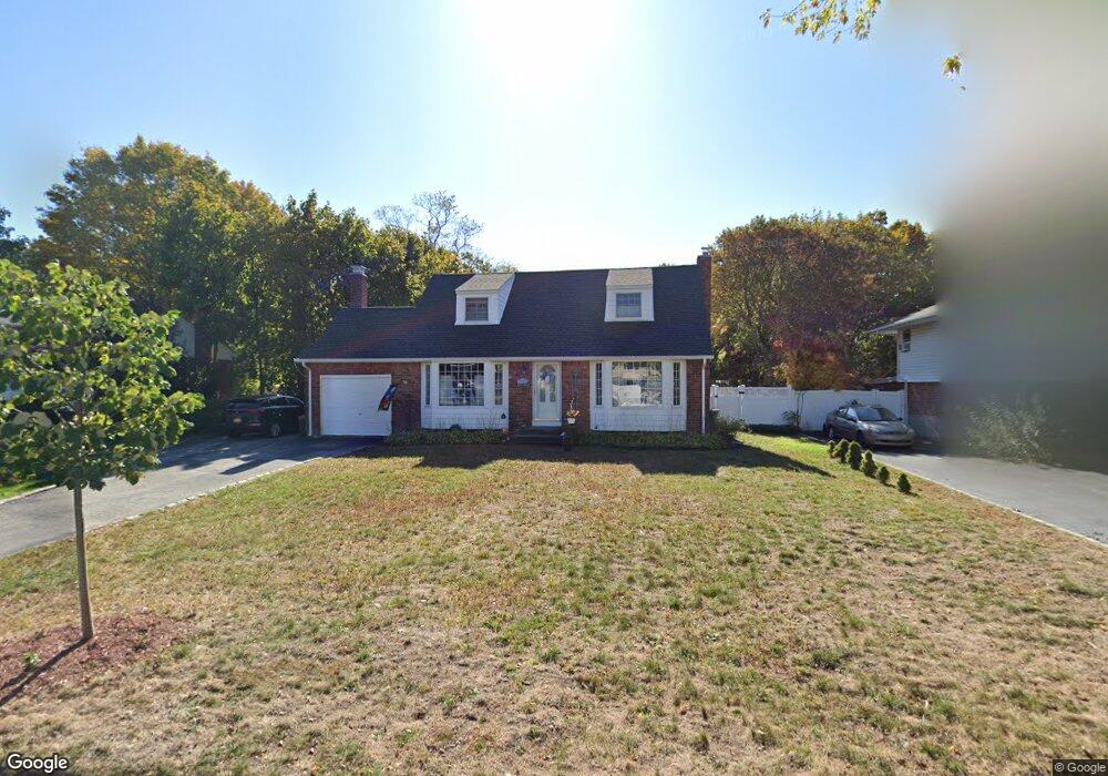 23 Sparton Ln, ComMacK, NY 11725 - photo 1