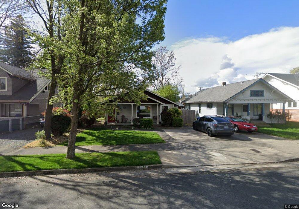 381 SW K St, Grants Pass, OR 97526 - photo 1