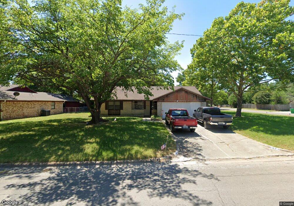 1001 Kent Dr, Gainesville, TX 76240 - photo 1