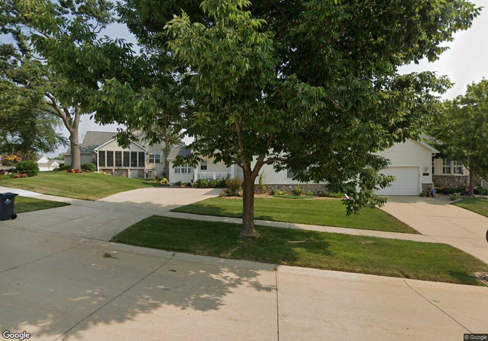 3806 N Willowbend Rd NE, Cedar Rapids, IA 52411 - photo 1