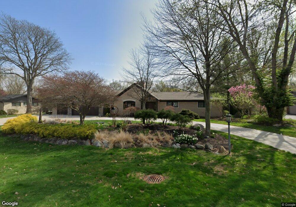 4651 Burnley Dr, Bloomfield Hills, MI 48304 - photo 1