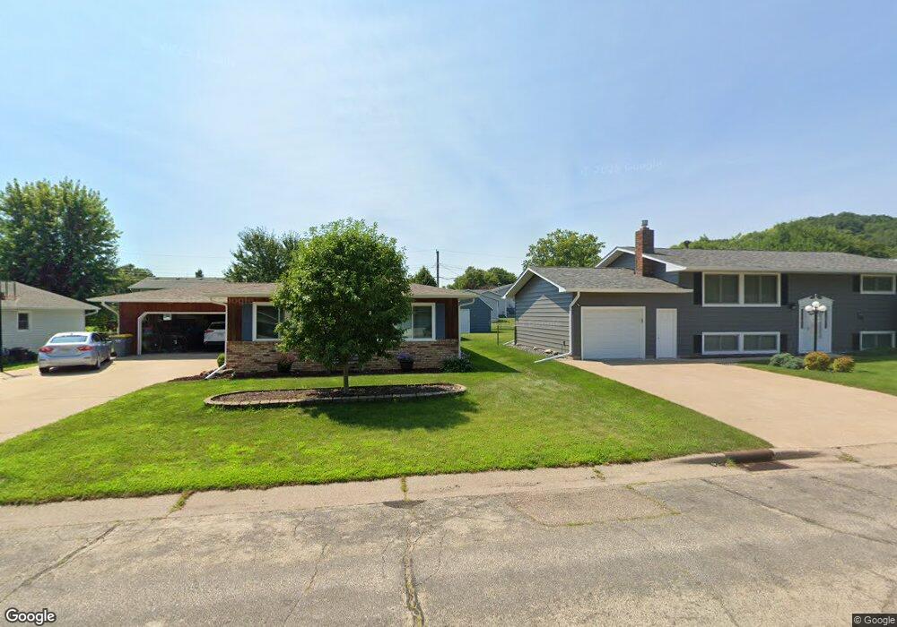 818 Redwood St E, La Crescent, MN 55947 - photo 1