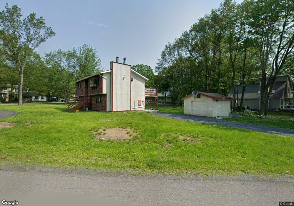 15 Pointe St unit 1st Fl Rear, Mount Pocono, PA 18344 - photo 1