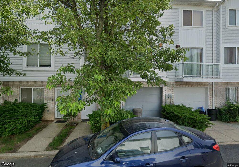 17 Peck Ct, Staten Island, NY 10306 - photo 1