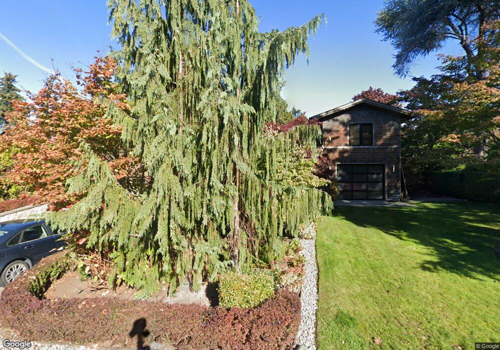 8326 Hunts Point Cir, Hunts Point, WA 98004 - photo 1