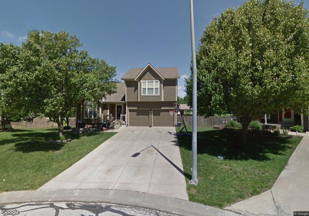 5526 Apache Ct, Shawnee, KS 66226 - photo 1