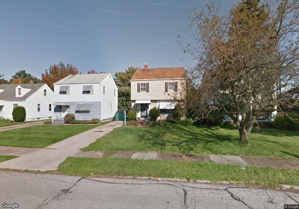 21109 Hansen Rd, Maple Heights, OH 44137 - photo 1