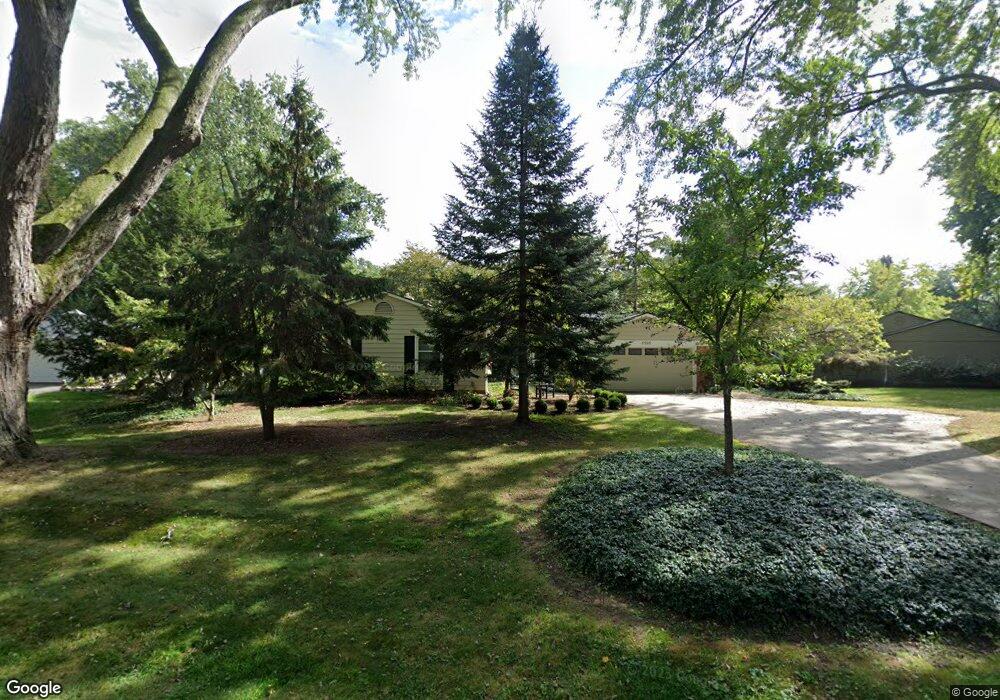 5555 Crabtree Rd, Bloomfield Hills, MI 48301 - photo 1