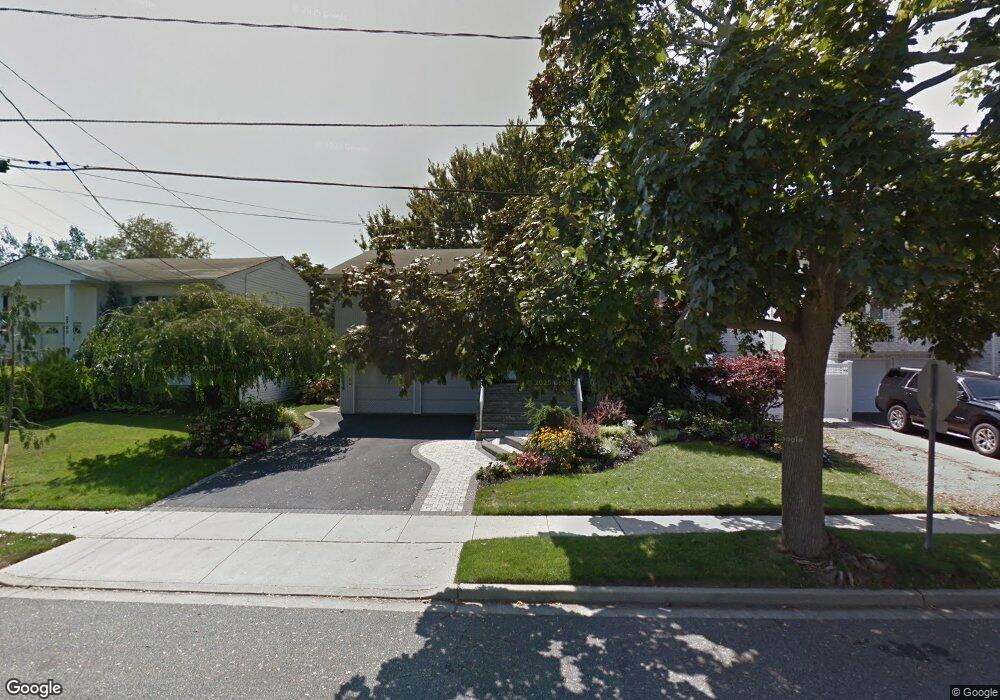 2782 Covered Bridge Rd, Merrick, NY 11566 - photo 1