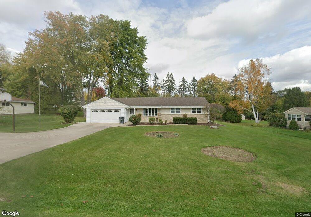 N71W13812 Nicolet Ct, Menomonee Falls, WI 53051 - photo 1