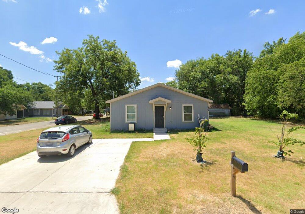 306 Harvey St, Gainesville, TX 76240 - photo 1