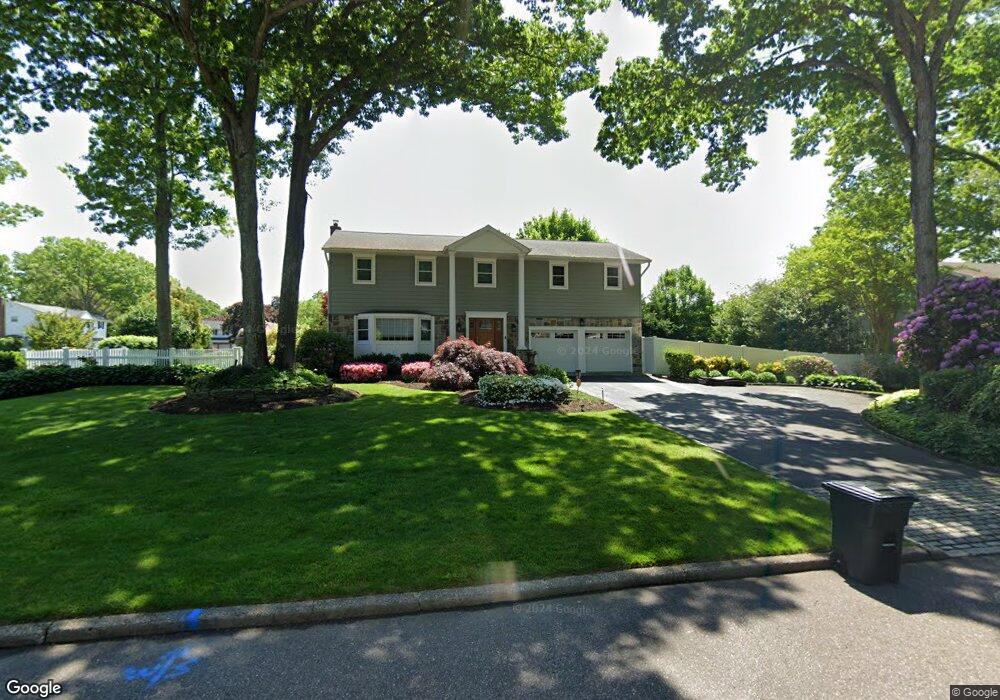 12 Ron Ct, ComMacK, NY 11725 - photo 1