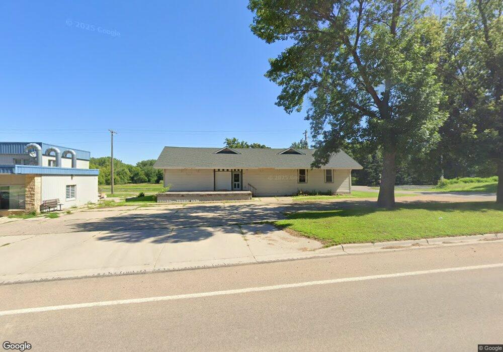 820 W 1st St, Blue Earth, MN 56013 - photo 1