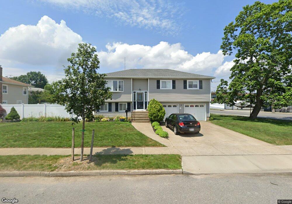 2 Laurel Rd, Freeport, NY 11520 - photo 1