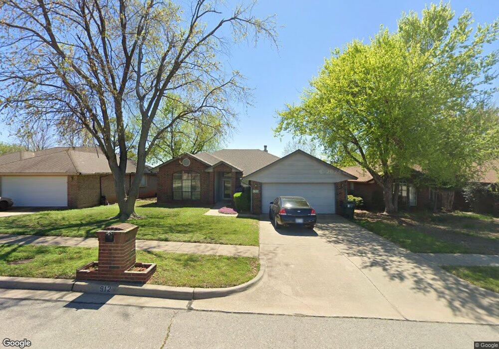 912 Goshawk Dr, Norman, OK 73072 - photo 1