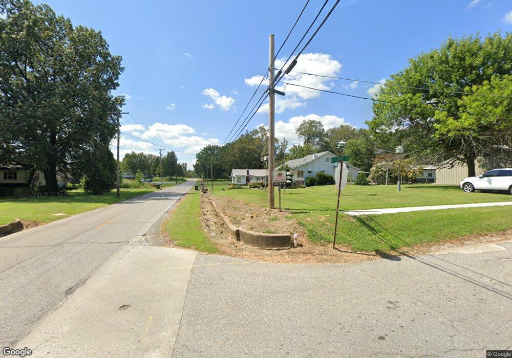 1615 Grape St, Harrisburg, IL 62946 - photo 1