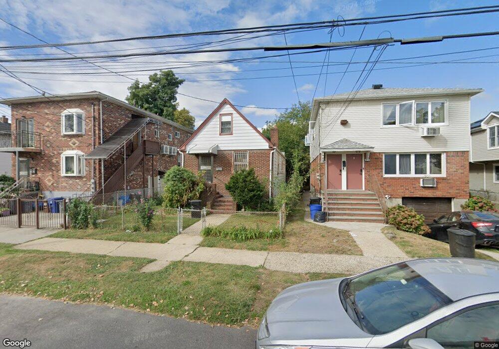 36-38 166 St unit 3, Flushing, NY 11366 - photo 1