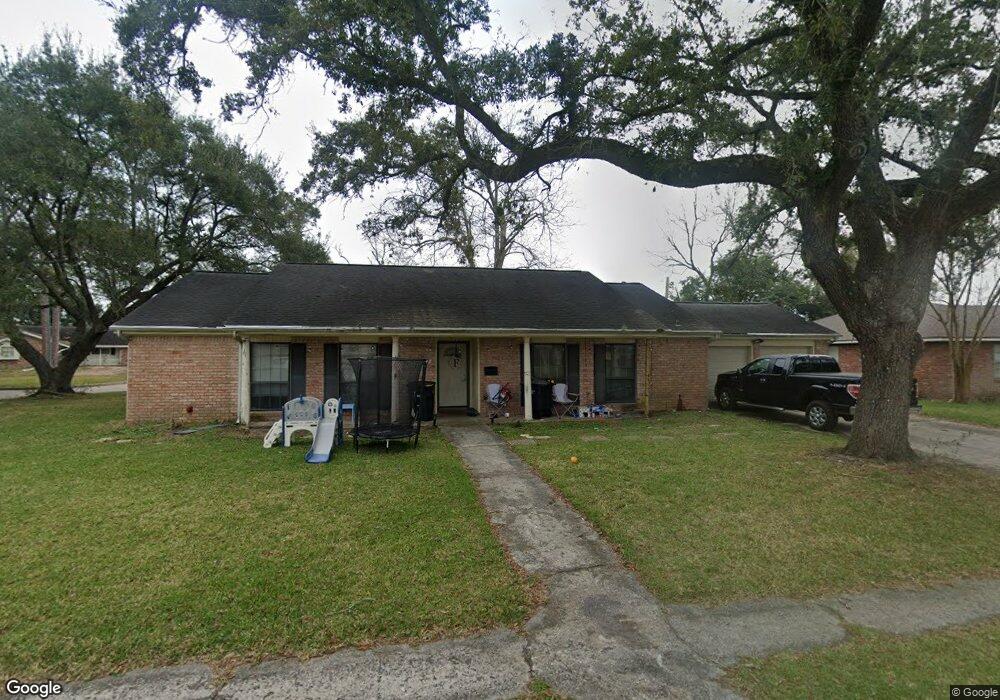 1601 Bayou Dr, Alvin, TX 77511 - photo 1