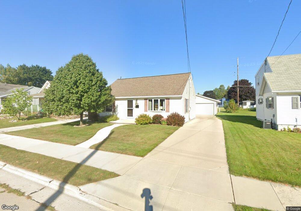 1212 Arlington Ave, Manitowoc, WI 54220 - photo 1