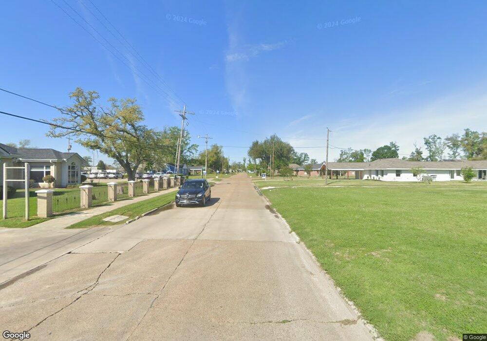 613 W Claude St, Lake Charles, LA 70605 - photo 1