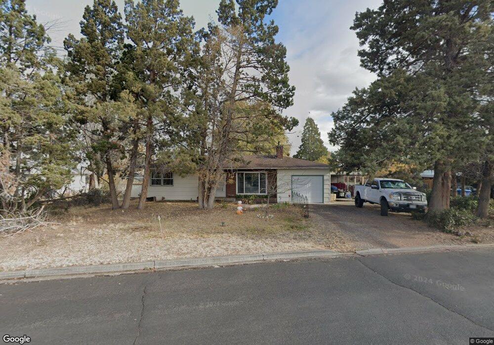 832 NW 9th St, Redmond, OR 97756 - photo 1