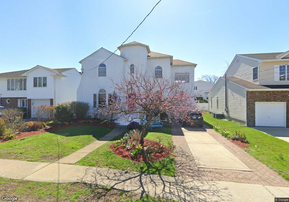 100 Elliot St, Merrick, NY 11566 - photo 1