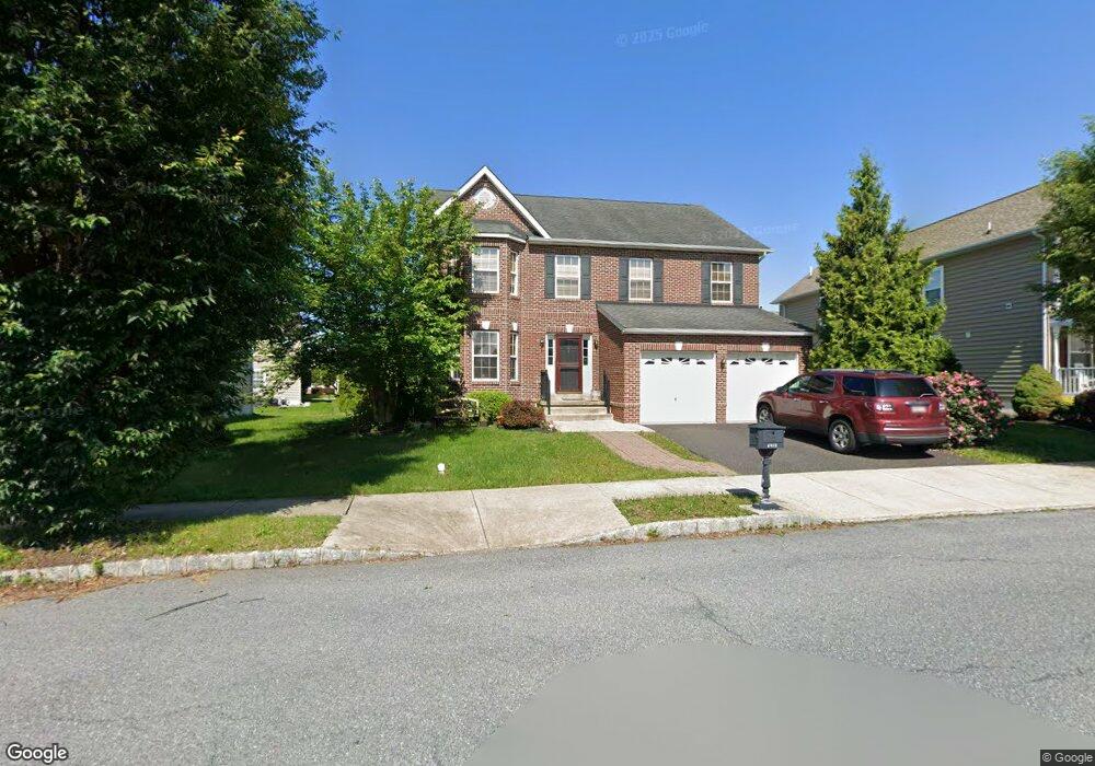 1112 Berkeley Dr, Pennsburg, PA 18073 - photo 1