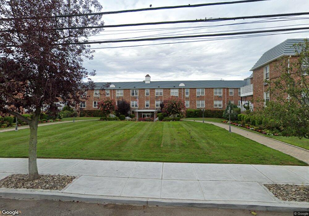 75 Noble St, Lynbrook, NY 11563 - photo 1