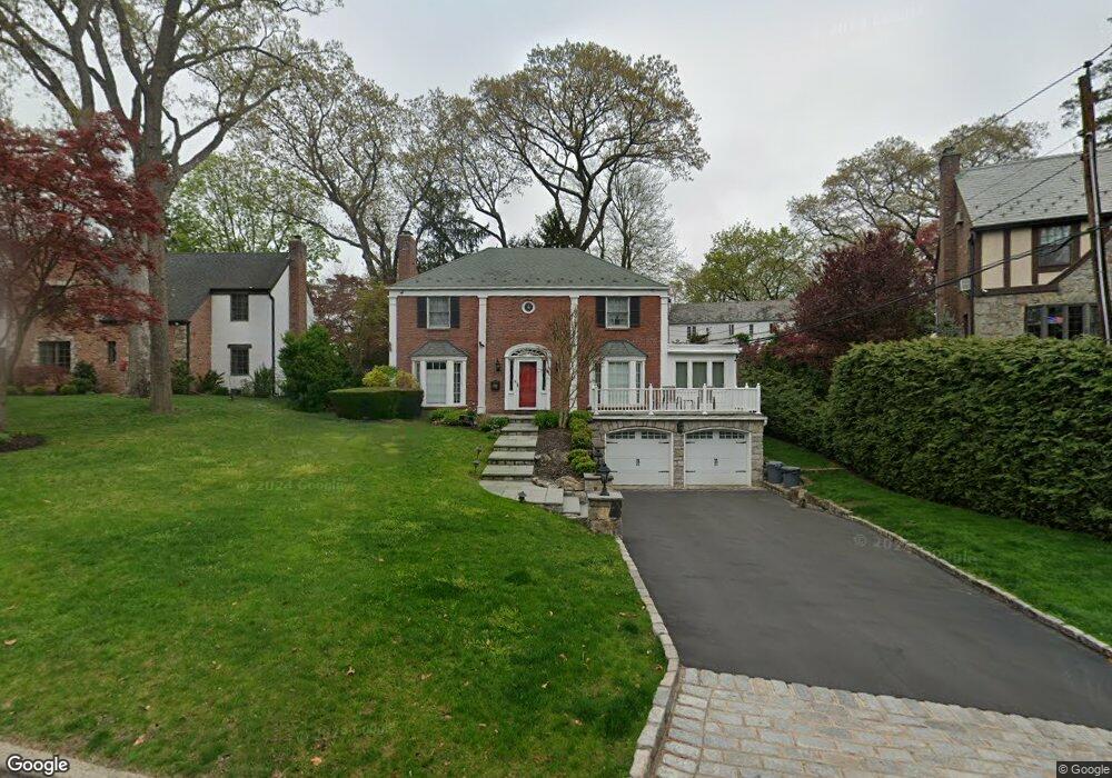 100 Knickerbocker Rd, Manhasset, NY 11030 - photo 1