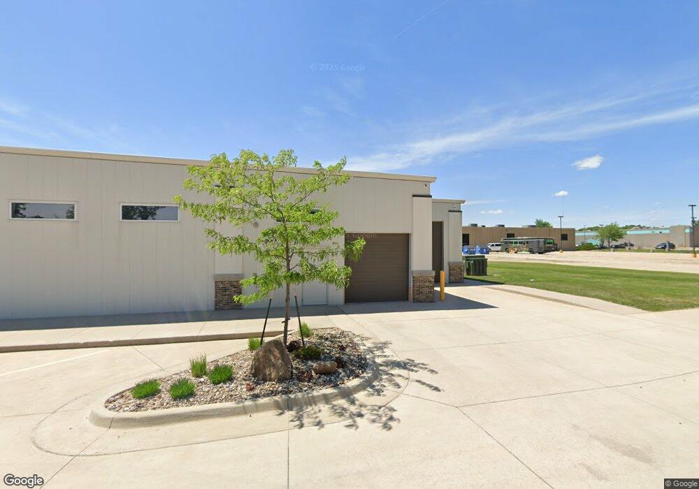 97 N Center Point Rd, Hiawatha, IA 52233 - photo 1