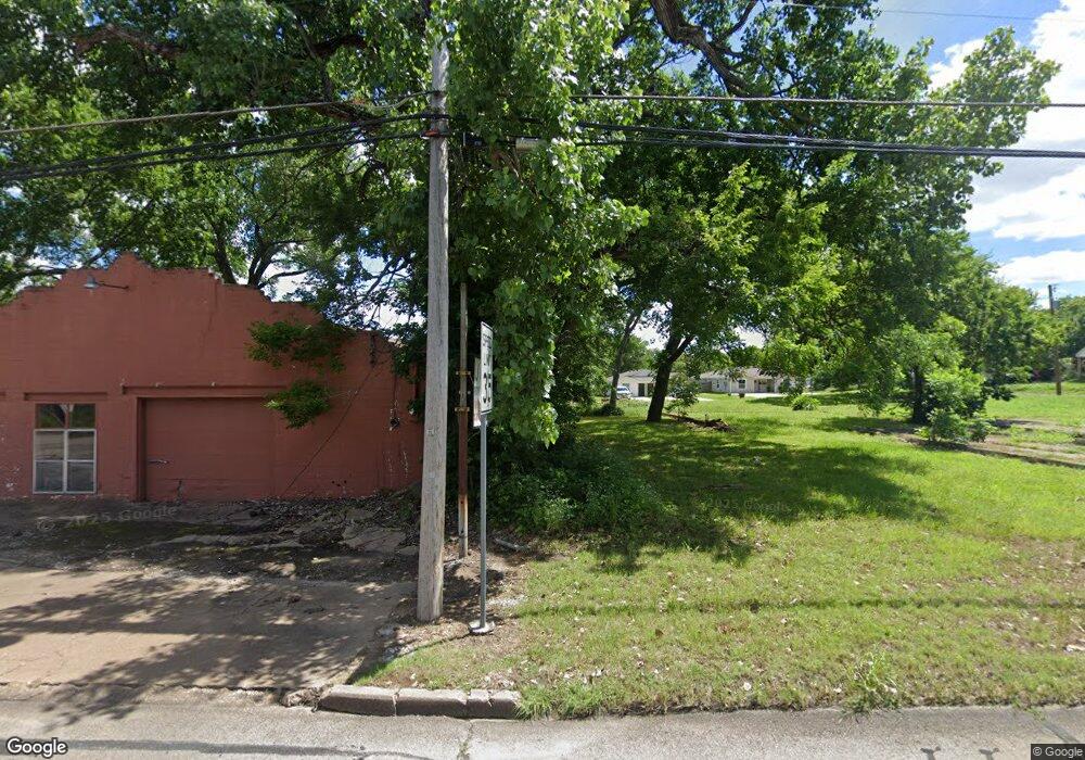 604 E Sam Rayburn Dr, Bonham, TX 75418 - photo 1