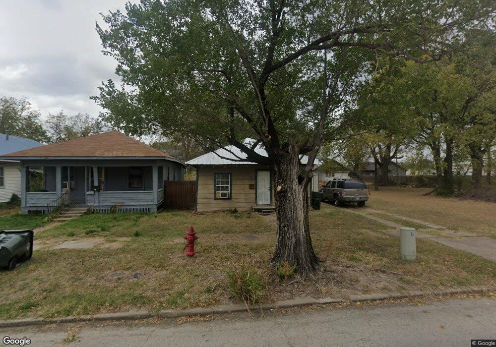 821 W 7th St, Okmulgee, OK 74447 - photo 1
