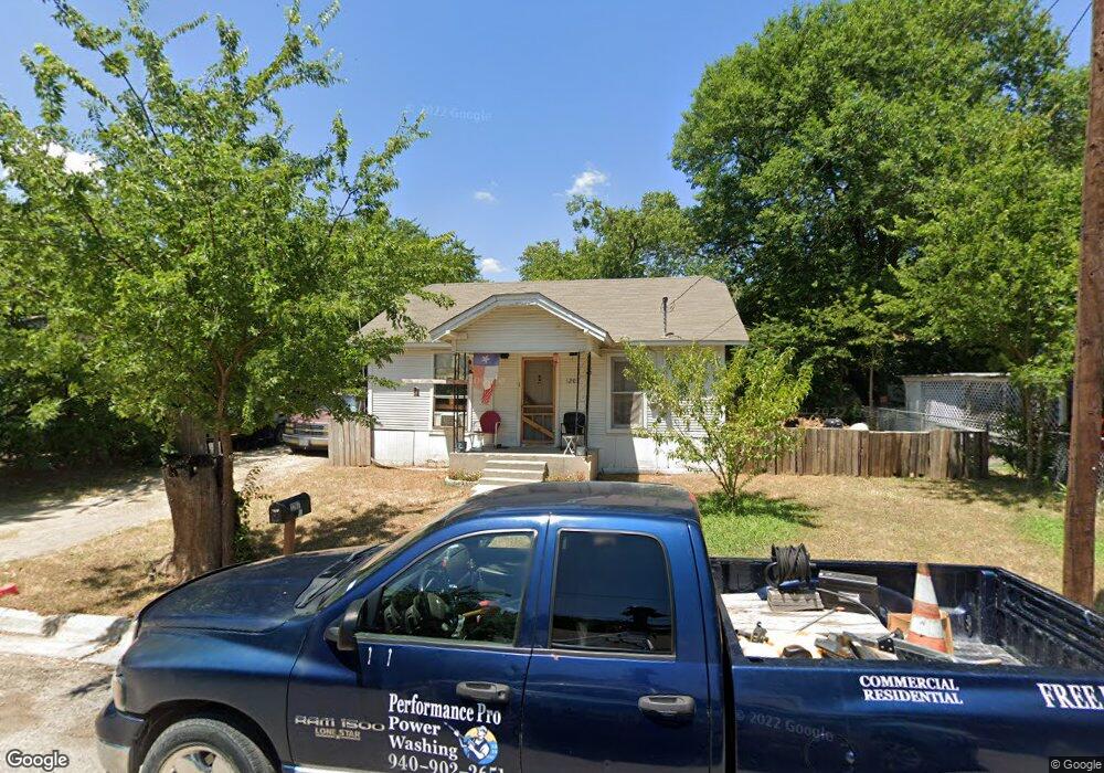 1207 Witherspoon St, Gainesville, TX 76240 - photo 1