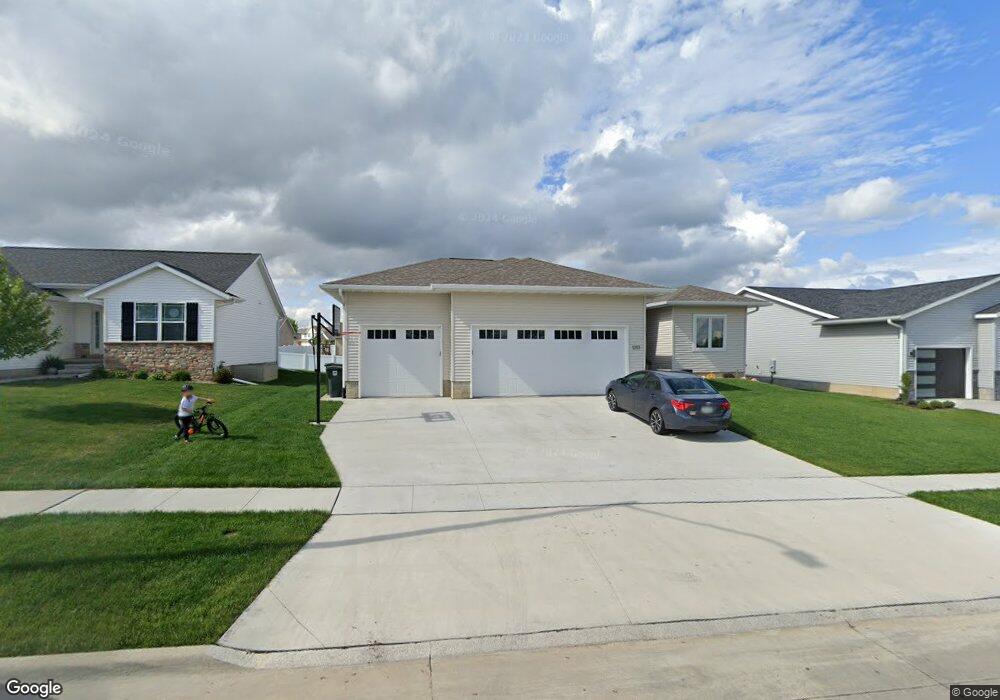 1213 Algonquin Dr, Cedar Falls, IA 50613 - photo 1