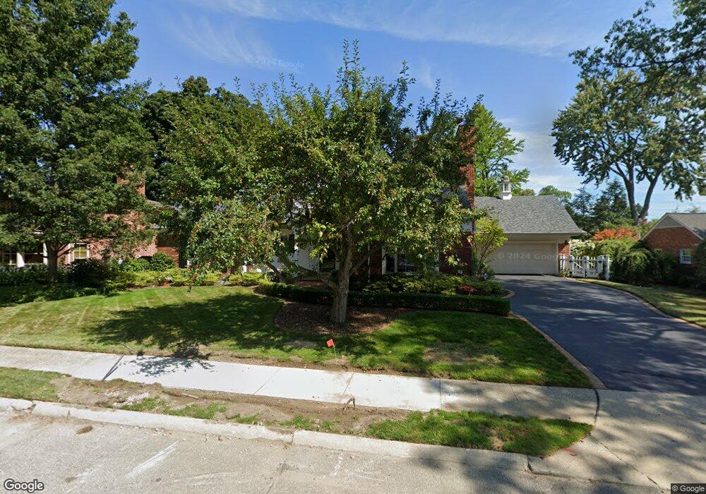 110 Tonnacour Place, Grosse Pointe Farms, MI 48236 - photo 1