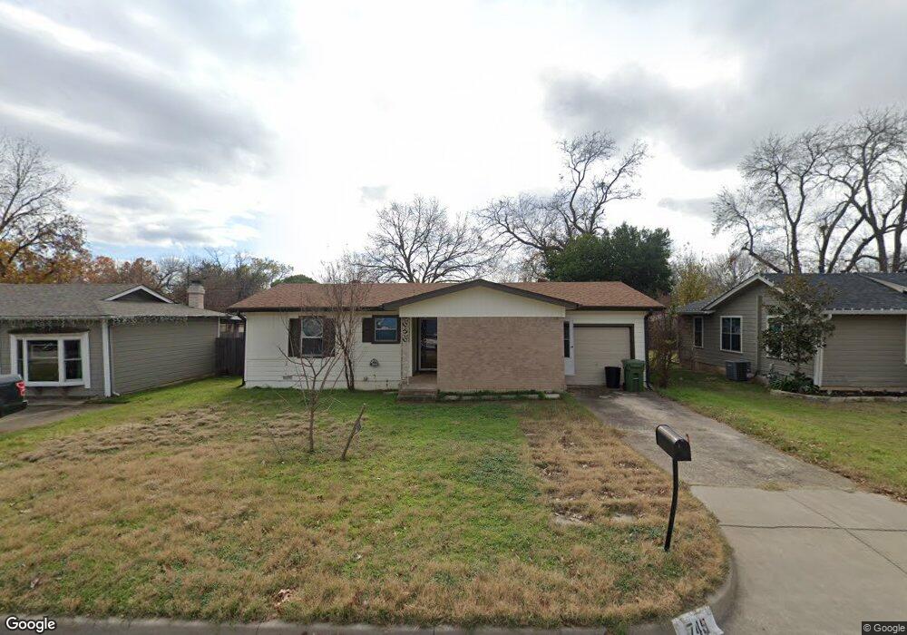 749 Ruth Ln, Hurst, TX 76053 - photo 1