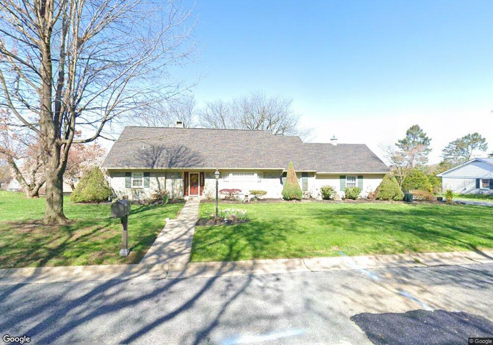 3200 Westview Dr, Reading, PA 19605 - photo 1