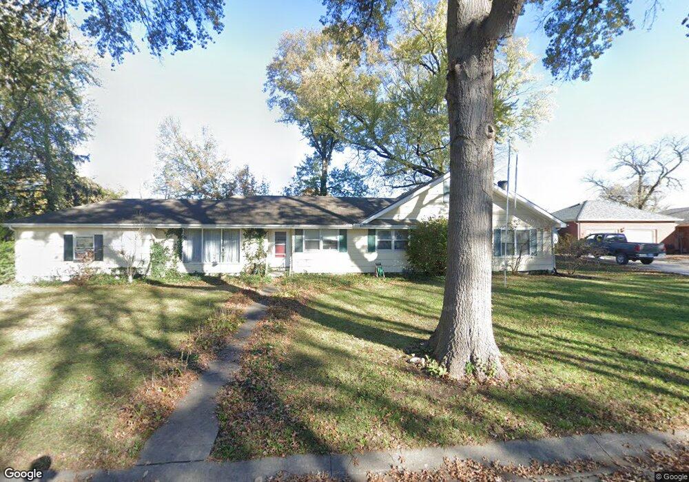 135 Woodland St, Lansing, KS 66043 - photo 1