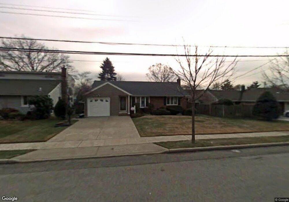 524 Surrey Place, Oceanside, NY 11572 - photo 1