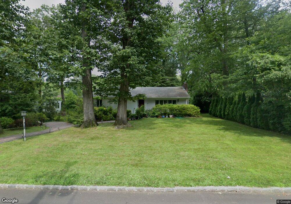 11 Spring Ln, Great Neck, NY 11024 - photo 1