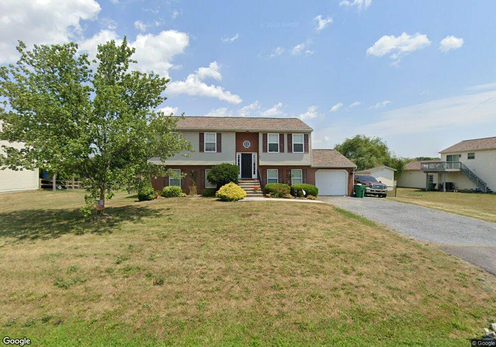 693 Rutherford Dr, Greencastle, PA 17225 - photo 1