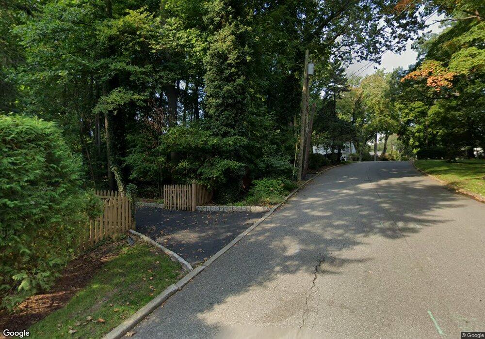 25 Thatcher Rd, Tenafly, NJ 07670 - photo 1